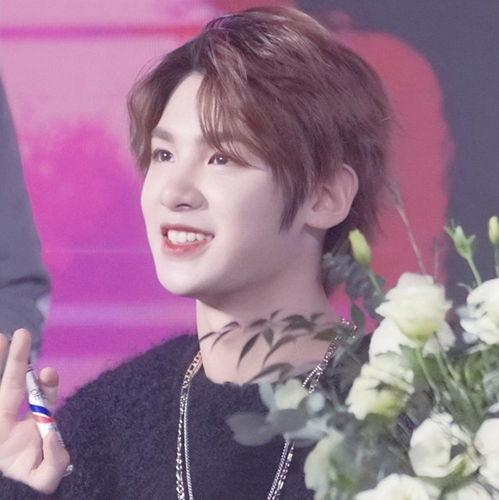 娱乐吃瓜酱黄明昊粉丝